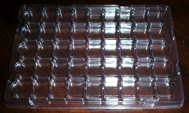 CLEAR PLASTIC TRAY